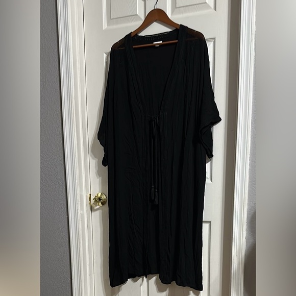 Avenue Other - NWOT Women’s Avenue 18/20 black swimsuit coverup or lounge around.